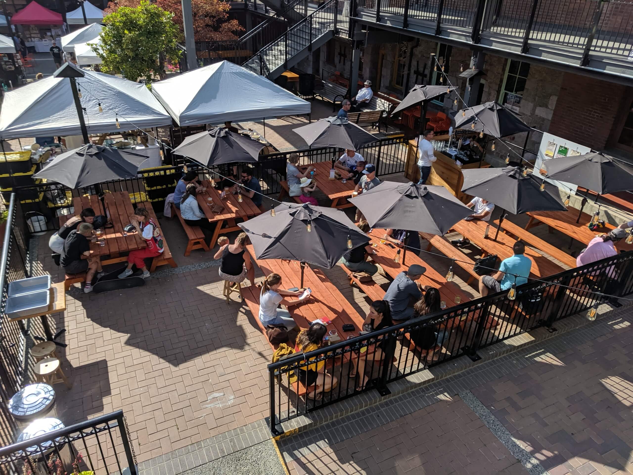 Rental Picnic Tables in Victoria, BC ISLAND TABLES CO. A very good table company.